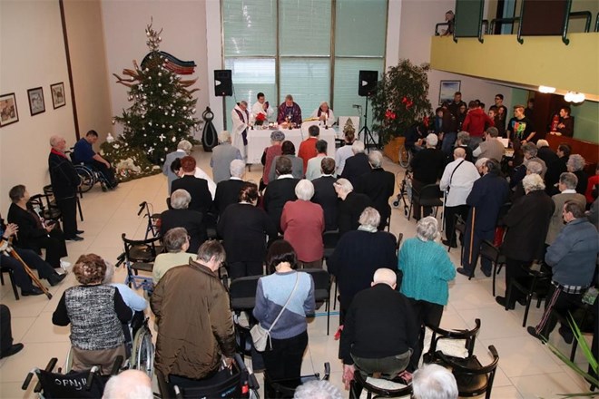 Varaždinski biskup Josip Mrzljak pohodio Dom za starije i nemoćne osobe i predvodio misno slavlje